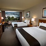 The Oakes Hotel Overlooking The Falls
