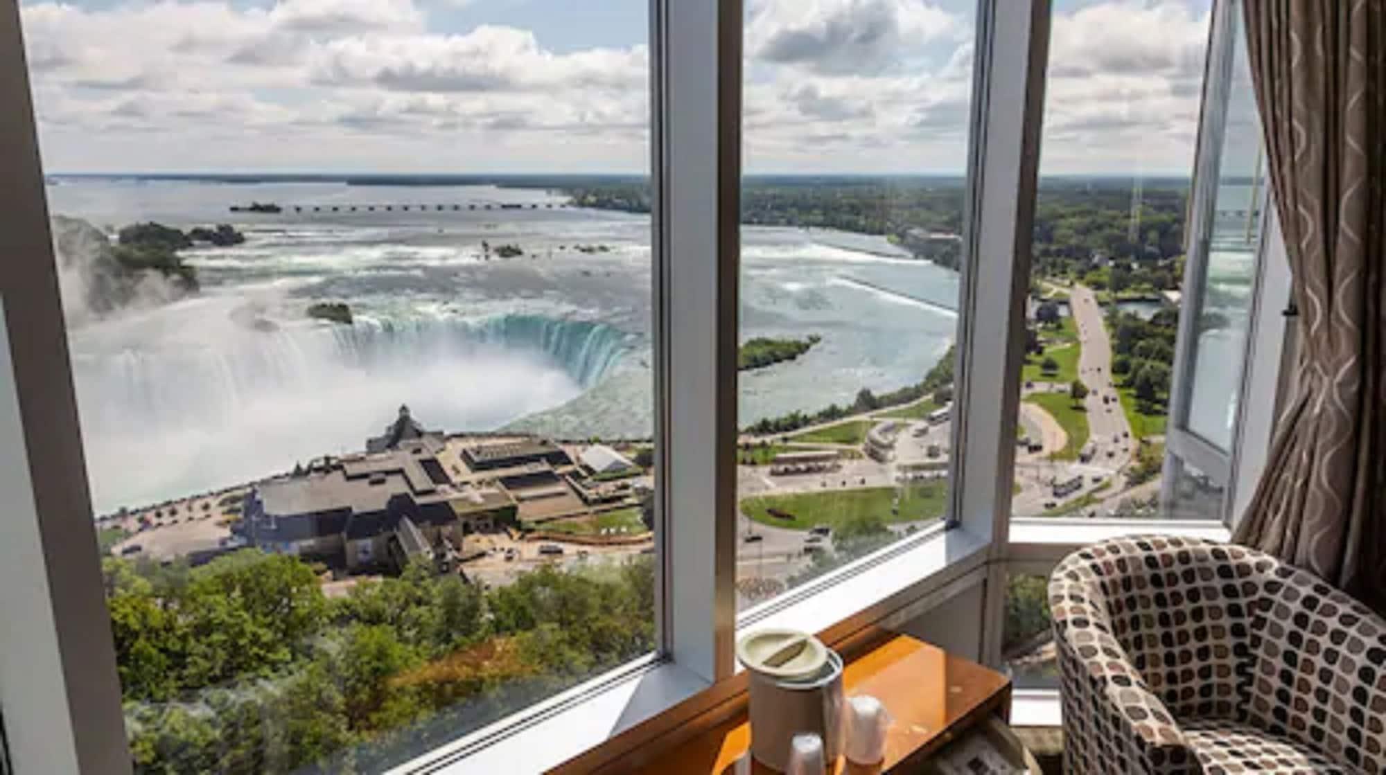 The Oakes Overlooking The Falls Hotel 4*