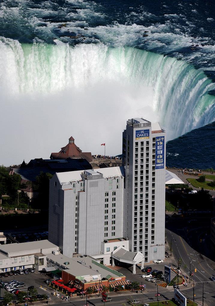 The Oakes Overlooking The Falls Hotel
