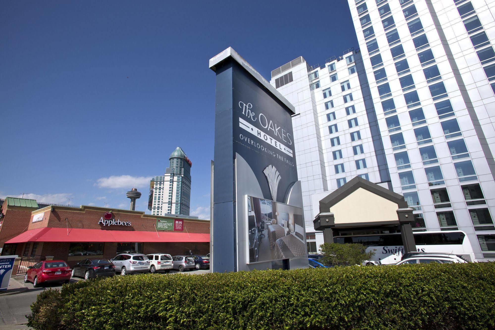 The Oakes Overlooking The Falls Hotel Niagara Falls