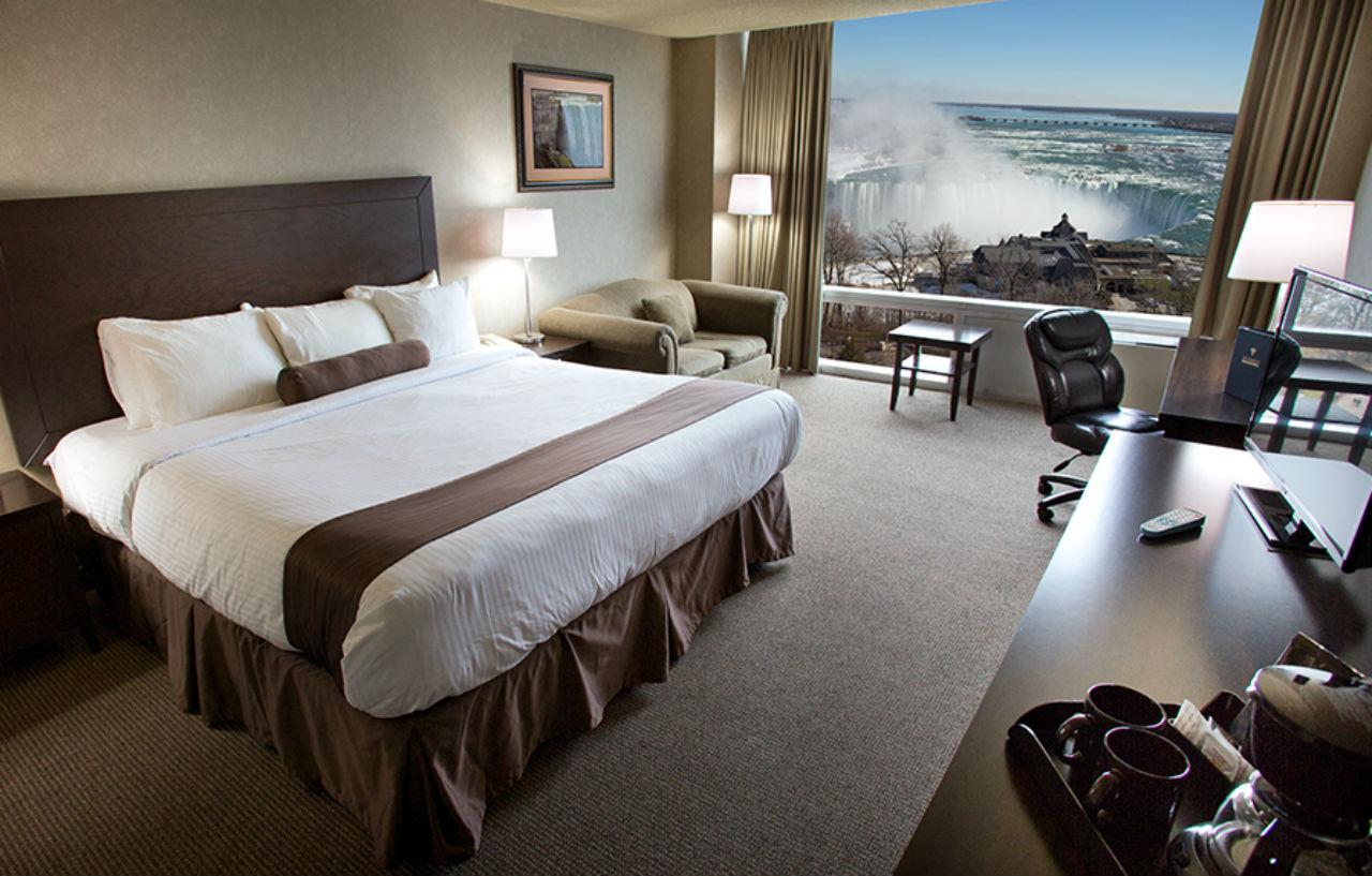 The Oakes Overlooking The Falls Hotel Niagara Falls